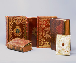 Los 1542 - Sammlung Hans Fürstenberg - 6 Prachteinbände. Paris und London, verschiedene Drucker, 1683-1743 - 0 - thumb