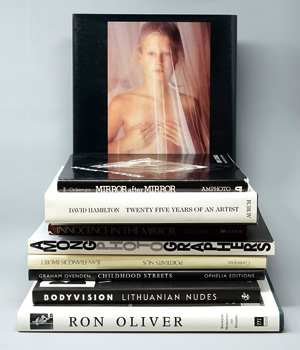 Los 3455 - Aktphotographie - Konvolut von 11 Fotobüchern. Verschiedene Verlage 1975-2007 . - Mit Widmungsexemplar von Graham Ovenden - 0 - thumb