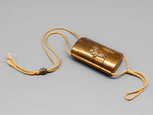 Los 635 - Inrô mit Goldrelief eines Greises mit Spatz - 5-teiliges Aufbewahrungs-Behältnis, signiert "Koryusai" (Umehara-Schule). Kinji-Goldlack mit Reliefdarstellung eines Märchenmotivs und Ojime-Perle - 1 - thumb