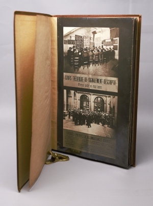 Los 3422 - Bertillon, Alphonse - Cours théorique de signalement descriptif. Exercices pratiques de reconnaissances d’identité. 21 Fotografien. 1900 - 2 - thumb