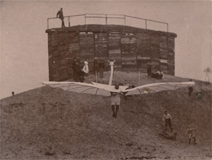 Los 4066 - Lilienthal, Otto - Otto Lilienthal flying his gliding planes - 1 - thumb