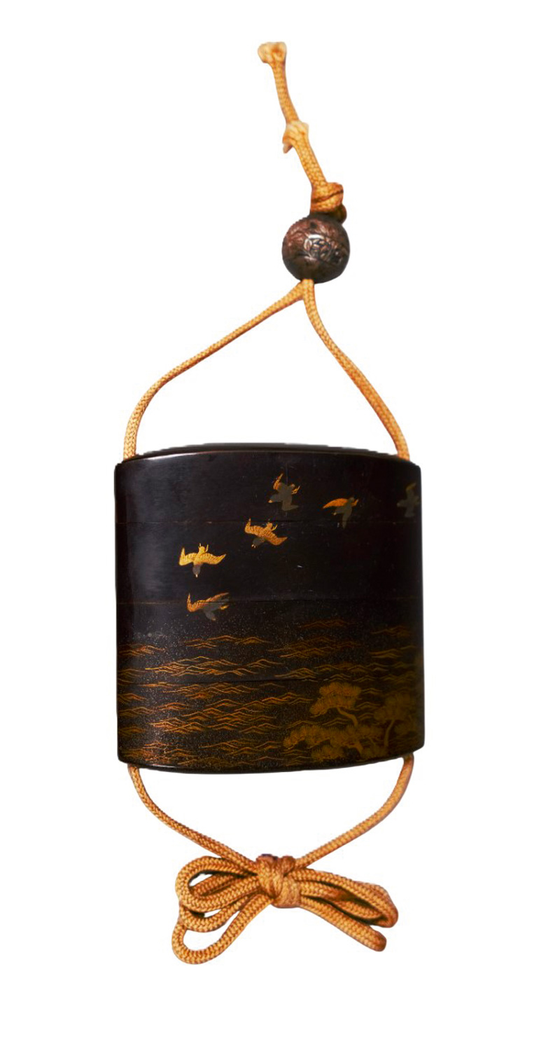 Lot 641, Auction  126, Inrô mit Zugenten, 4-teiliges Aufbewahrungs-Behältnis, unten signiert in Gold-Kanji "Koma Koryu saku"